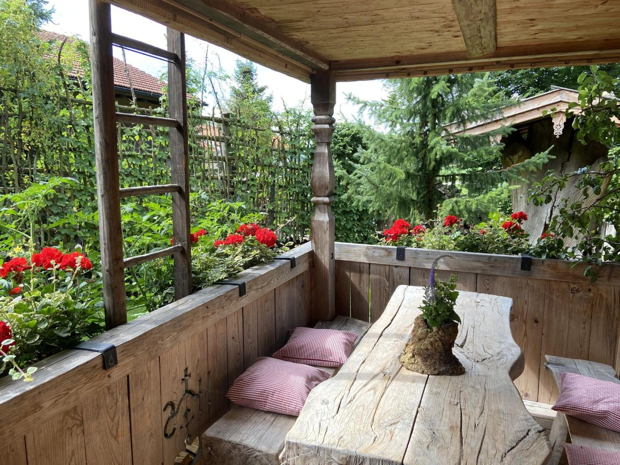 Eco Friendly Chalet Near The Lake In Asten Tittmoning エクステリア 写真