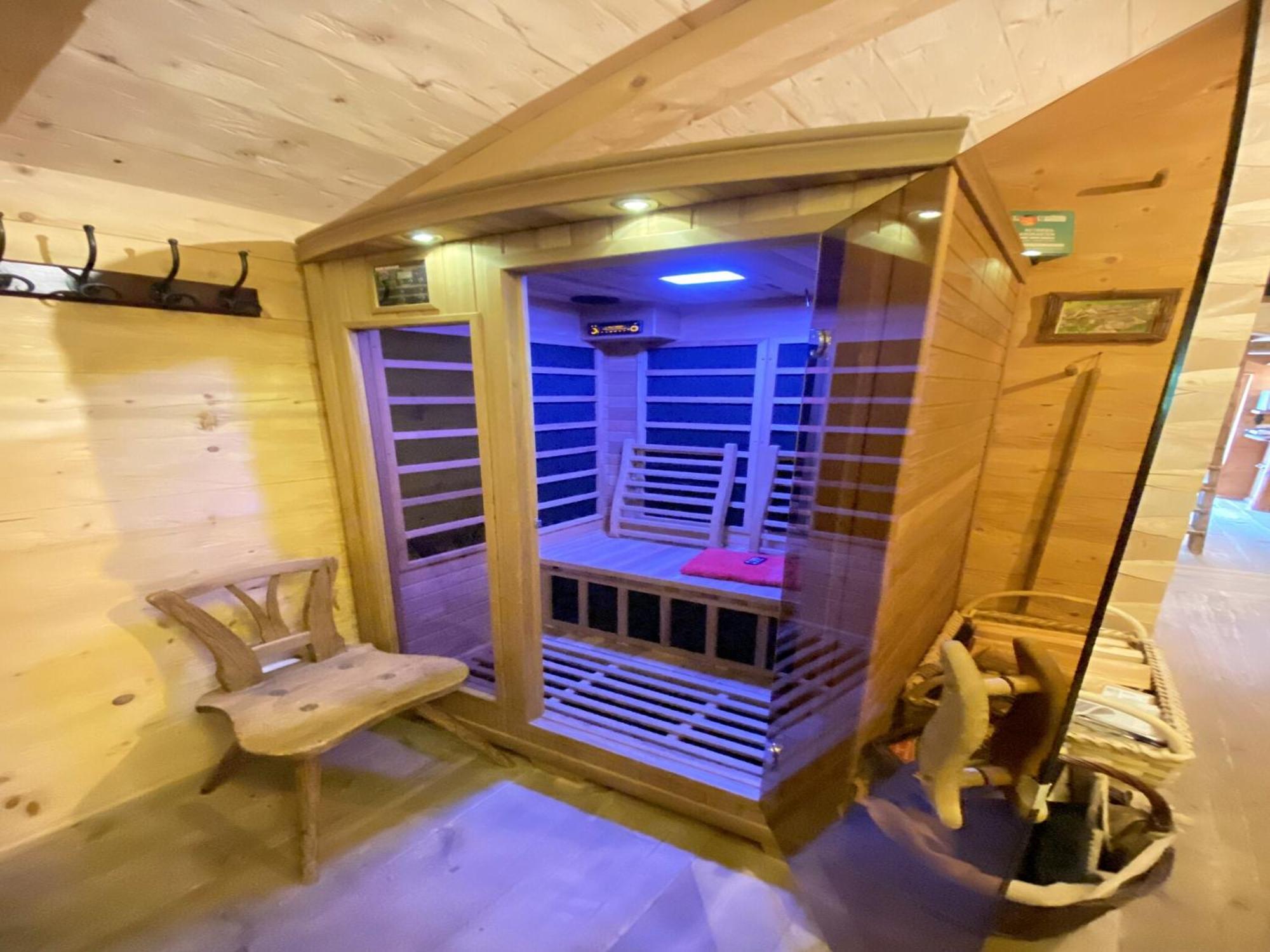 Eco Friendly Chalet Near The Lake In Asten Tittmoning エクステリア 写真