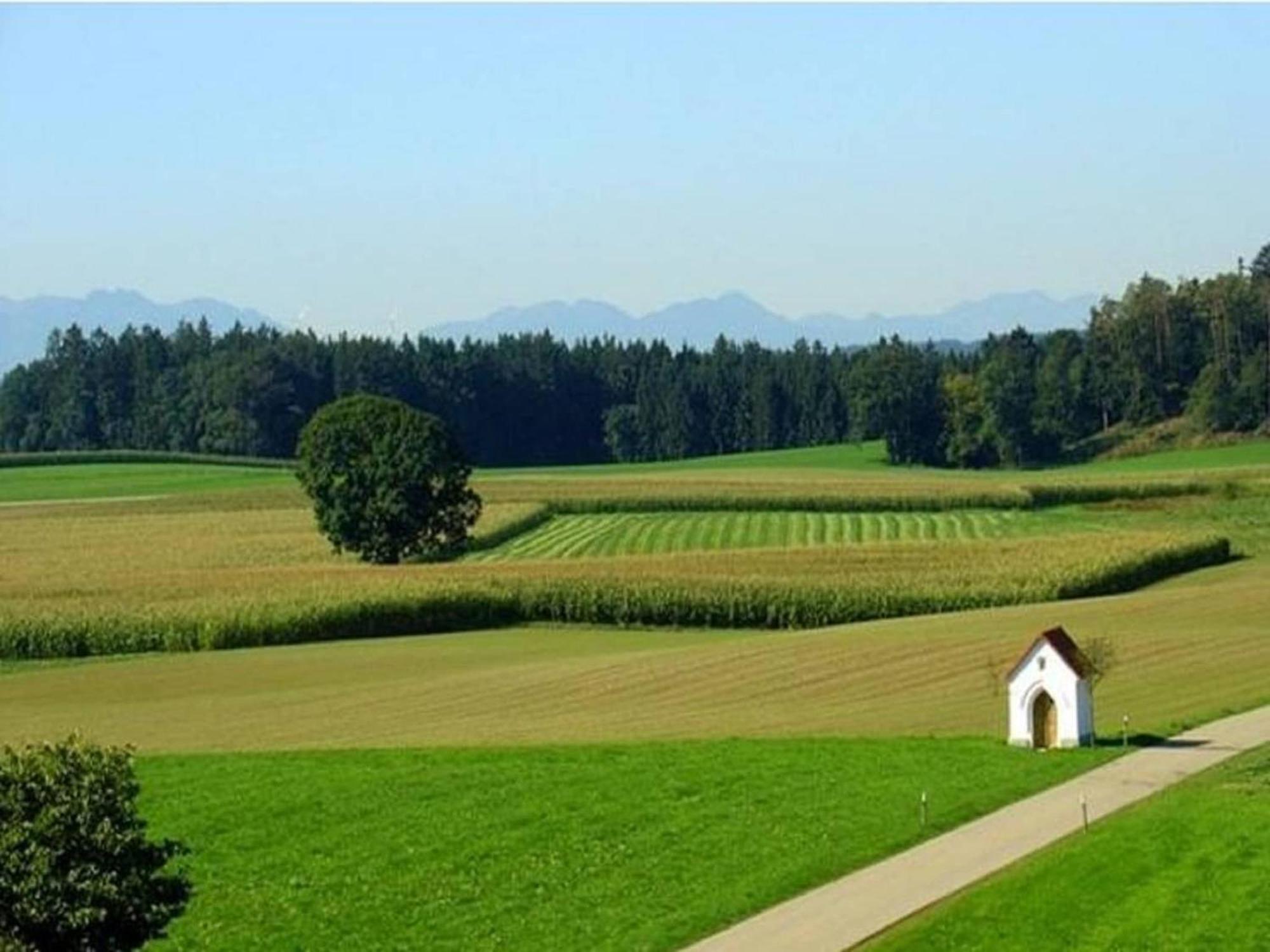 Eco Friendly Chalet Near The Lake In Asten Tittmoning エクステリア 写真