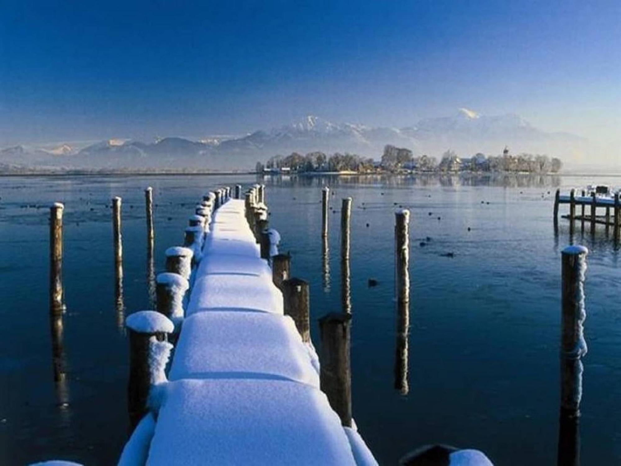 Eco Friendly Chalet Near The Lake In Asten Tittmoning エクステリア 写真