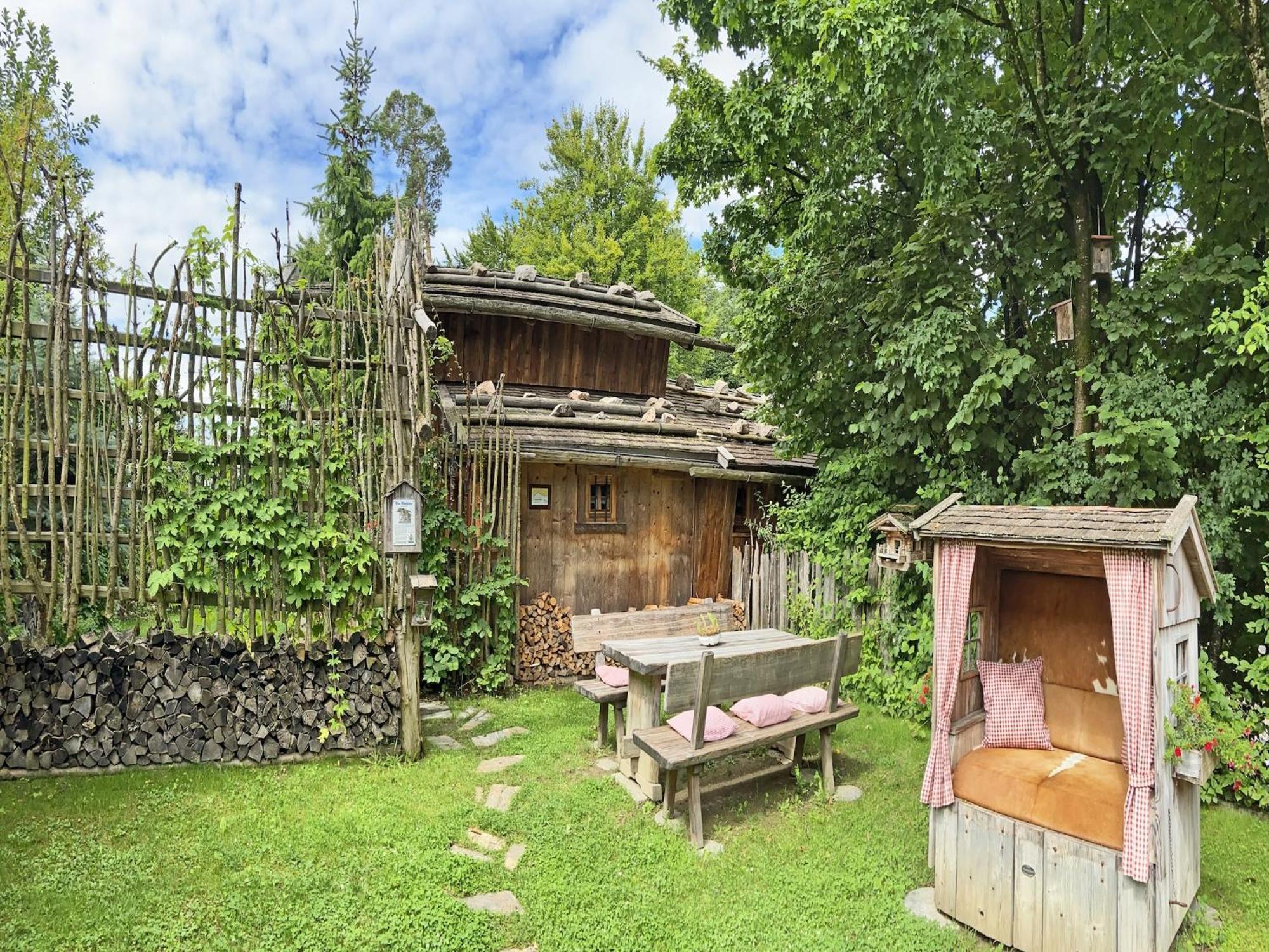 Eco Friendly Chalet Near The Lake In Asten Tittmoning エクステリア 写真